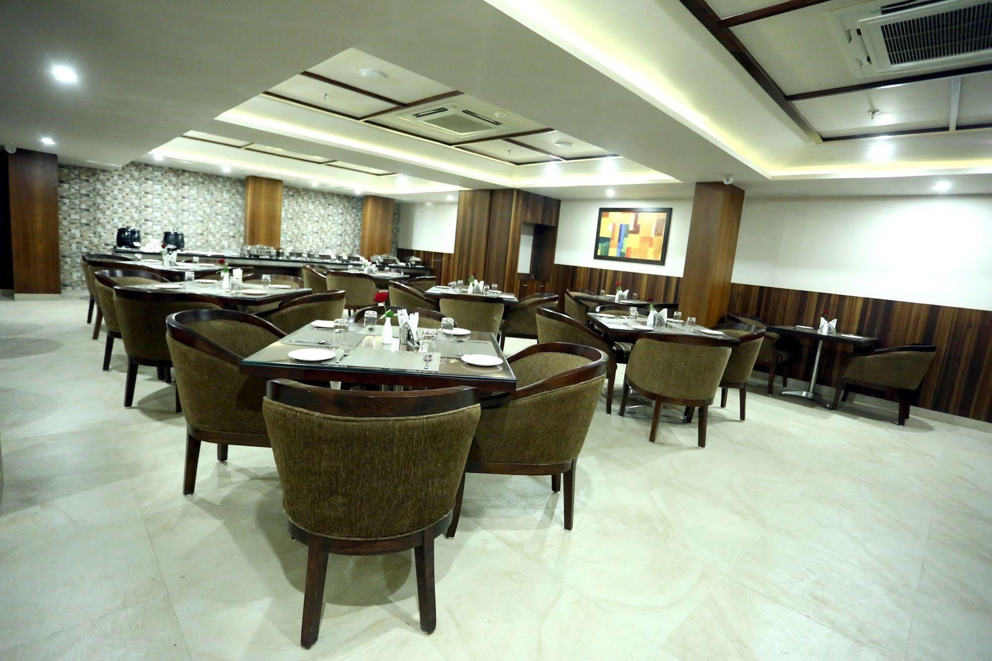 Hotel Solitaire Rāipur Exterior foto