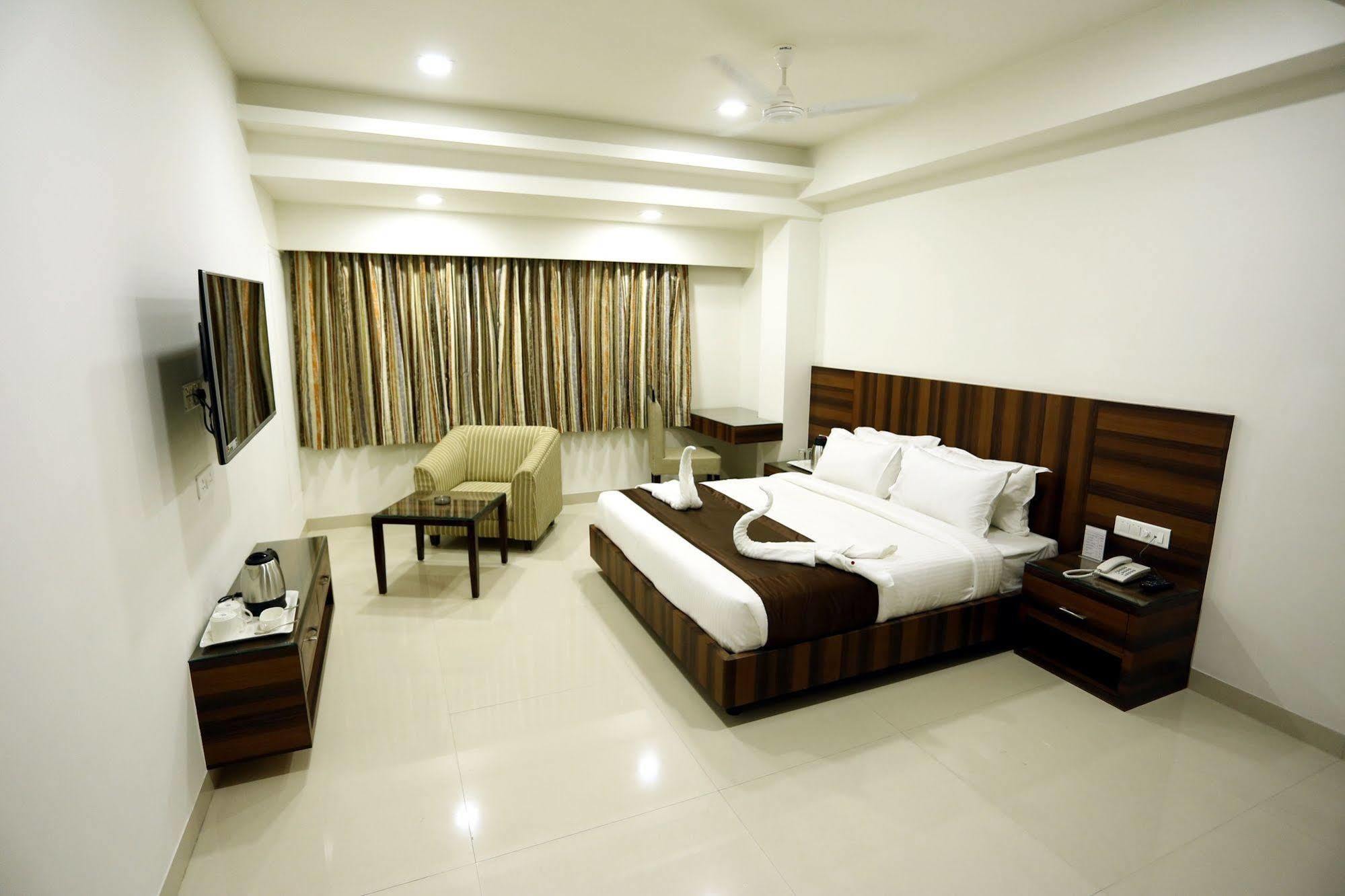 Hotel Solitaire Rāipur Exterior foto
