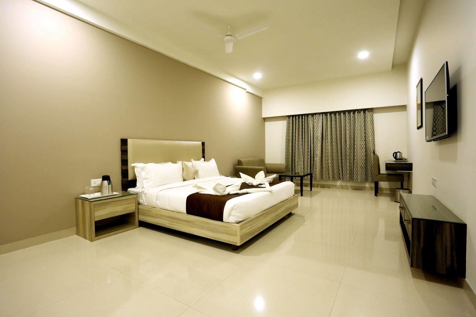 Hotel Solitaire Rāipur Exterior foto