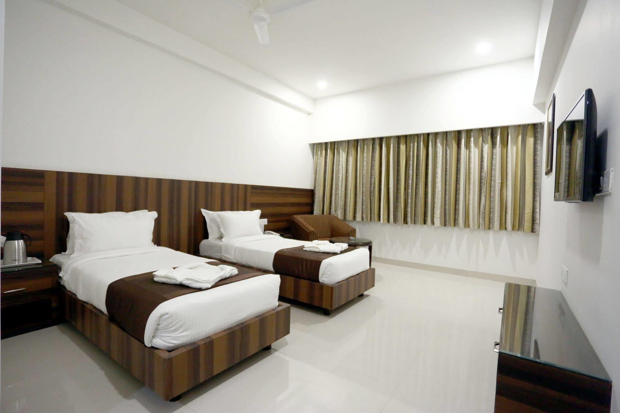 Hotel Solitaire Rāipur Exterior foto