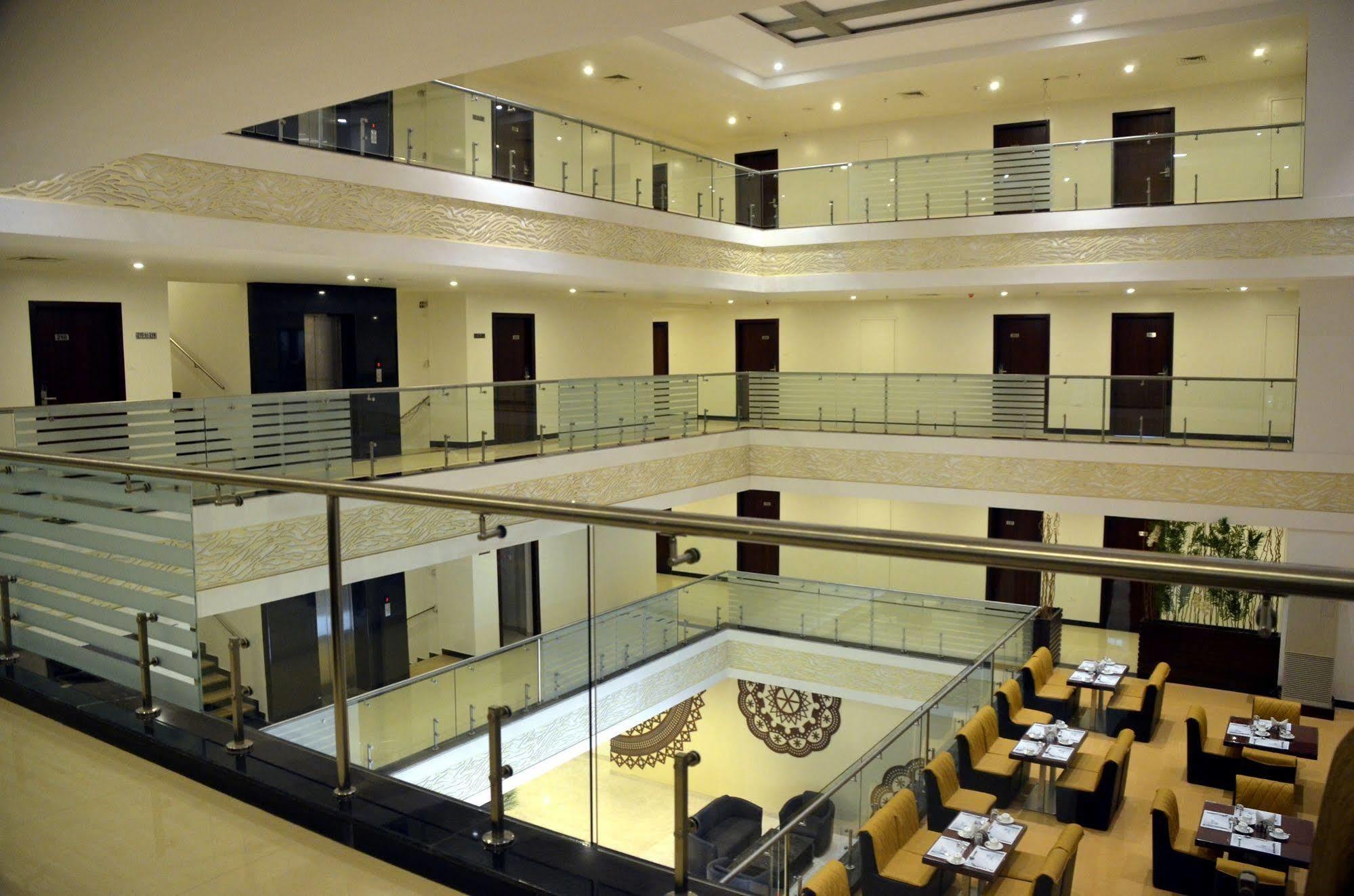Hotel Solitaire Rāipur Exterior foto